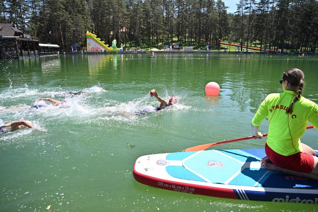 Ristić câștigă aur la Deschisa Campionatului Serbiei de triatlon, Gavrilović prima la femei