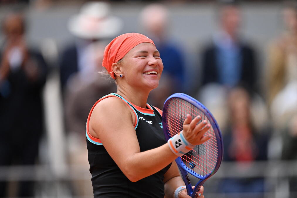 Schneider a distrus-o pe Sabalenka: 10 game-uri la rând pentru semifinalele RG