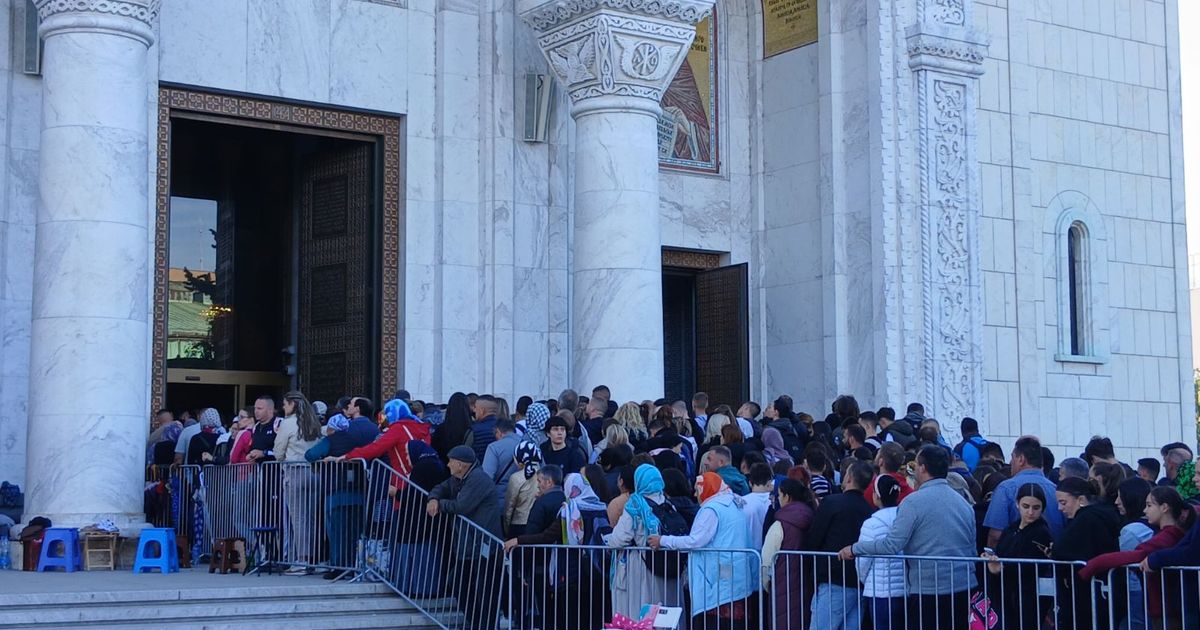 Biserica Ortodoxă Sârbă îndeamnă credincioșii la credință, nu la superstiție, în timpul pelerinajului la Cingătoarea Fecioarei Maria