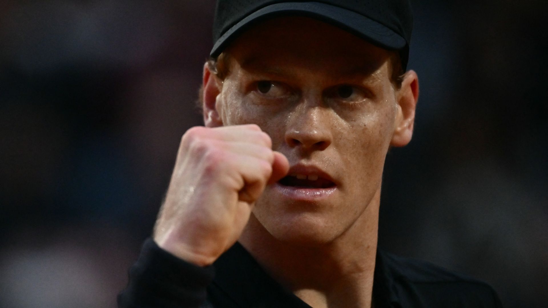 Sinner se apropie de finala Open Italian de la două jocuri înaintea încetării meciului cu Medvedev din cauza ploii